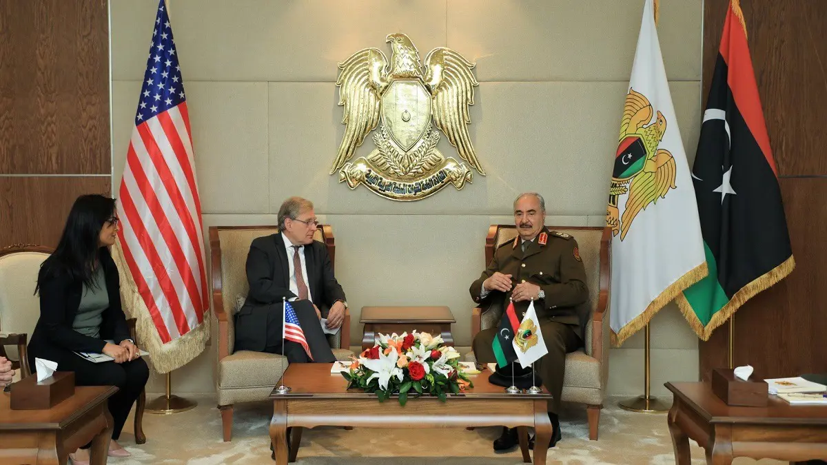 السفير الأمريكي وقائد "أفريكوم" يلتقيان حفتر في الرجمة والسراج في زوارة