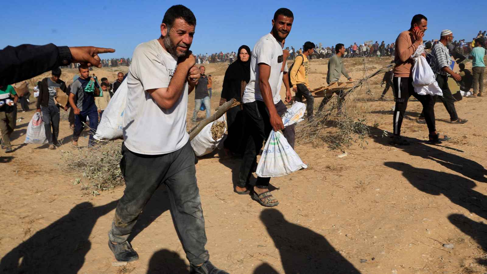 "إهانة للمأساة".. غضب شديد في الأونروا من المساعدات المرسلة لغزة