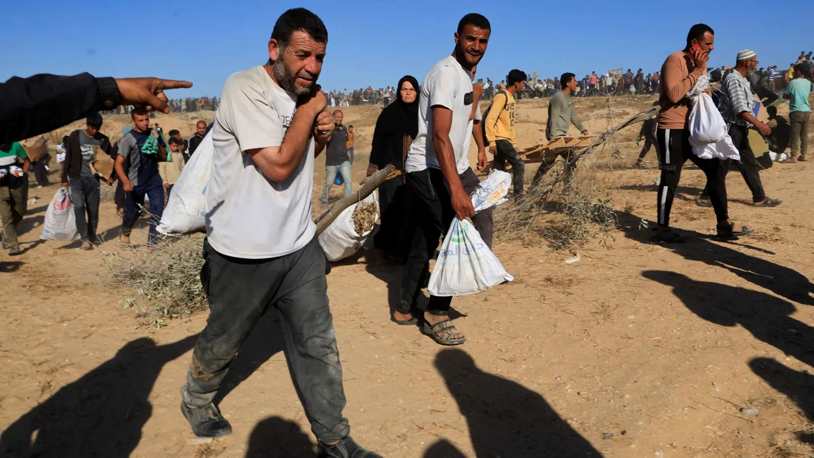 "إهانة للمأساة".. غضب شديد في الأونروا من المساعدات المرسلة لغزة