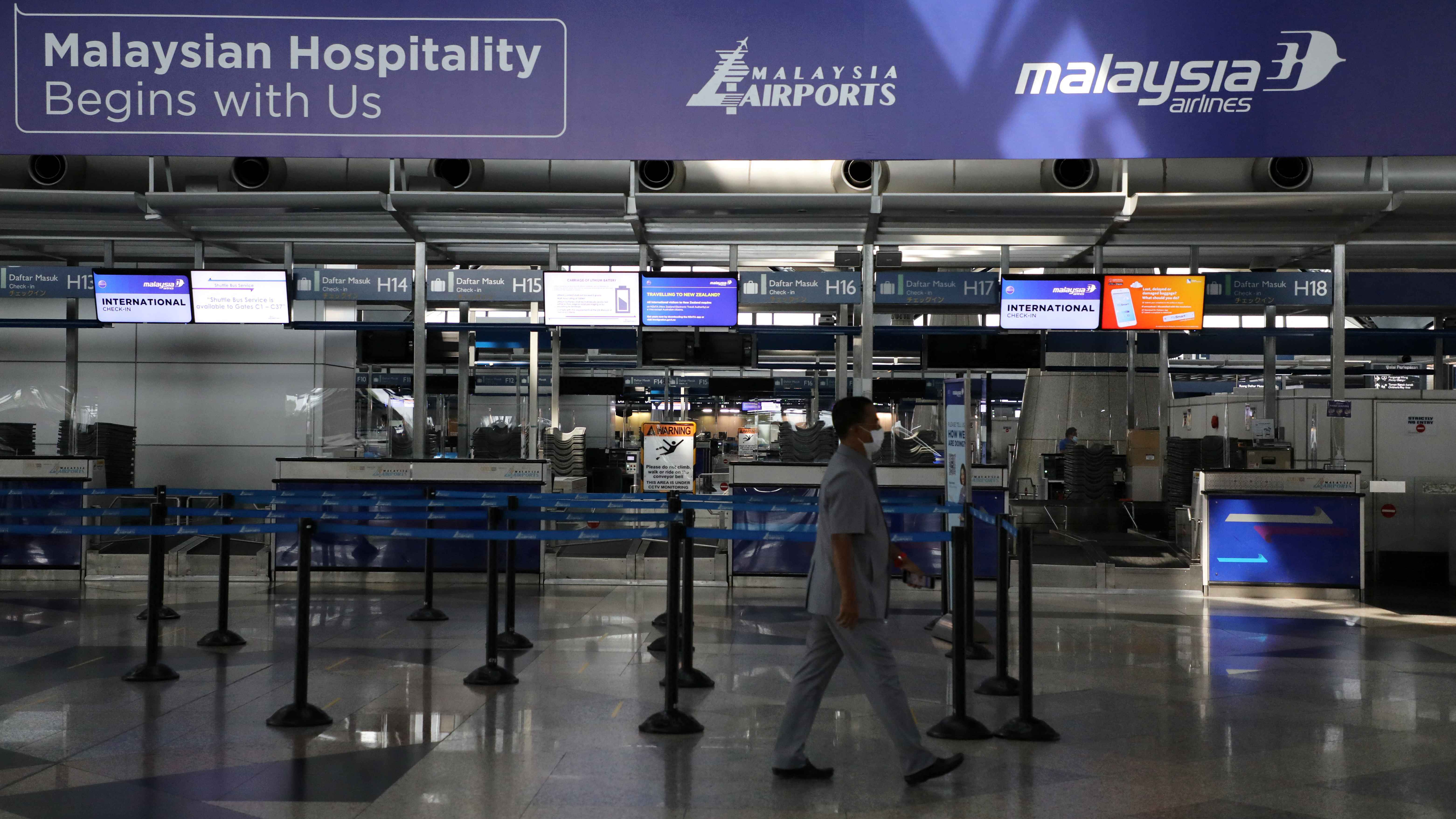 تسرب كيميائي في مطار كوالالمبور يوقع عشرات الإصابات