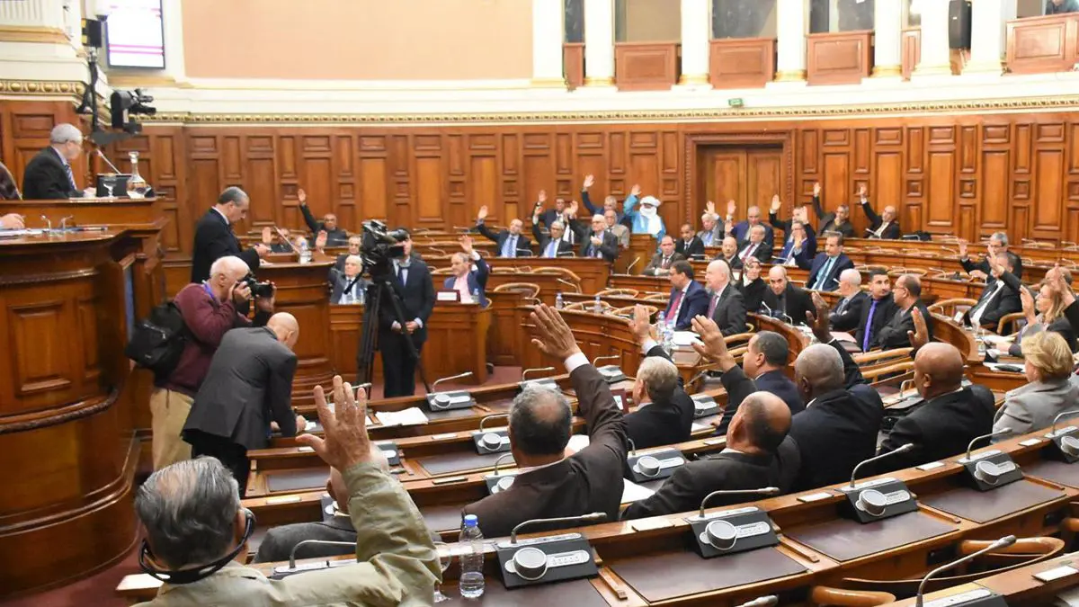 مجلس الأمة الجزائري يبدأ بإجراءات سحب الحصانة عن وزيرين سابقين