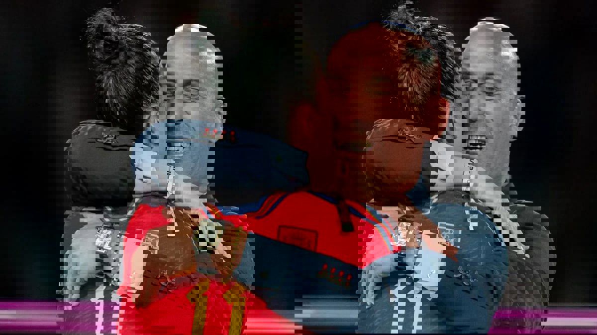 النيابة الإسبانية تطالب بسجن روبياليس عامين ونصف ودفع تعويض لضحية القُبلة