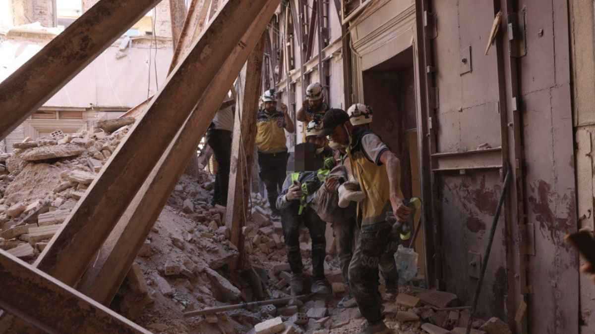 انتشال جثتين من تحت أنقاض مبنى الداخلية السورية