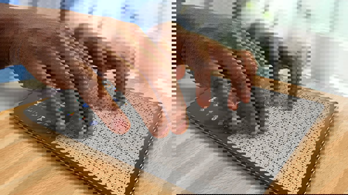 فلسطينية تطور تقنية جديدة تساعد المكفوفين على القراءة بكل اللغات