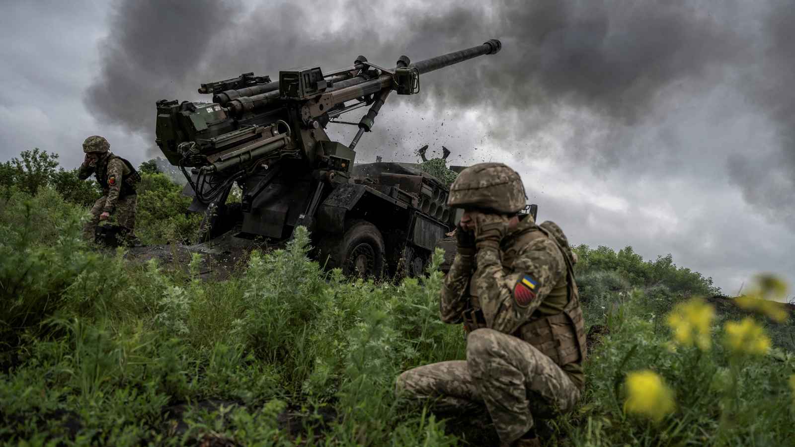 تطلب "دعما خلفيا" أمريكيا.. أوروبا تجهز خطة لنشر "قوة طمأنة" في أوكرانيا