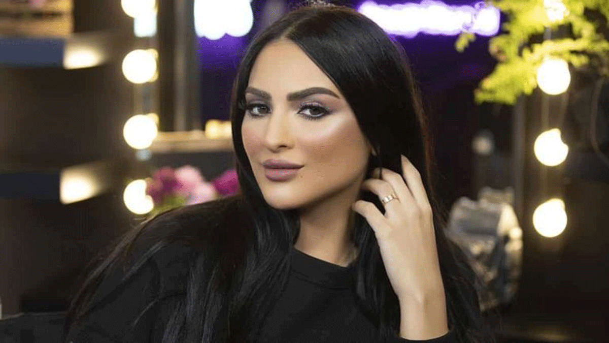 الفاشينيستا السعودية بدور البراهيم تظهر بـ"شنب" 