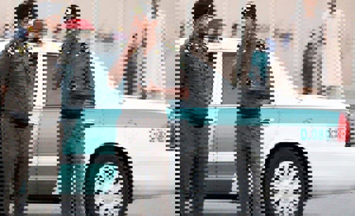 سعودي يطلق النار من سلاح ناري بمكان عام في تبوك (فيديو)