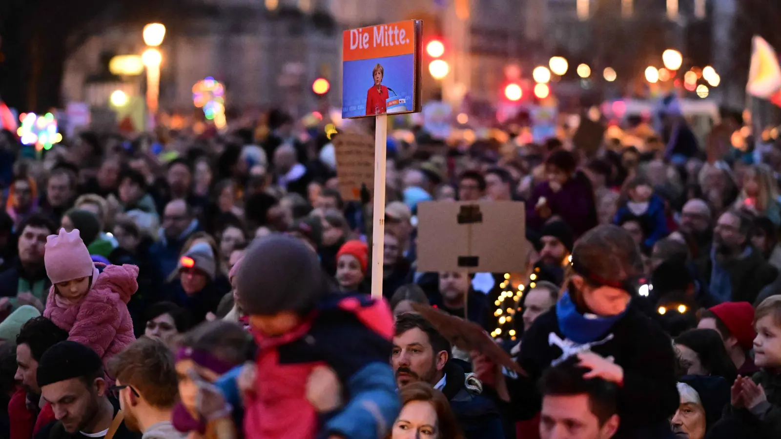 تظاهرات ضد "البديل" في ألمانيا.. مواجهة انتخابية أم مخاوف من النازية؟