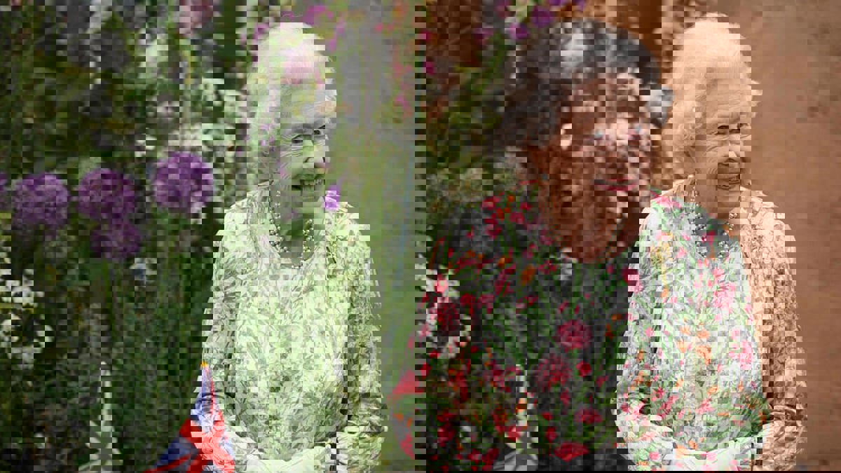 كيف حافظت الملكة إليزابيث على قوتها الجسدية والعقلية 96 عامًا؟