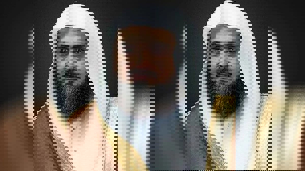 تشييع جثمان إمام الحرم النبوي الشيخ محمود القارئ