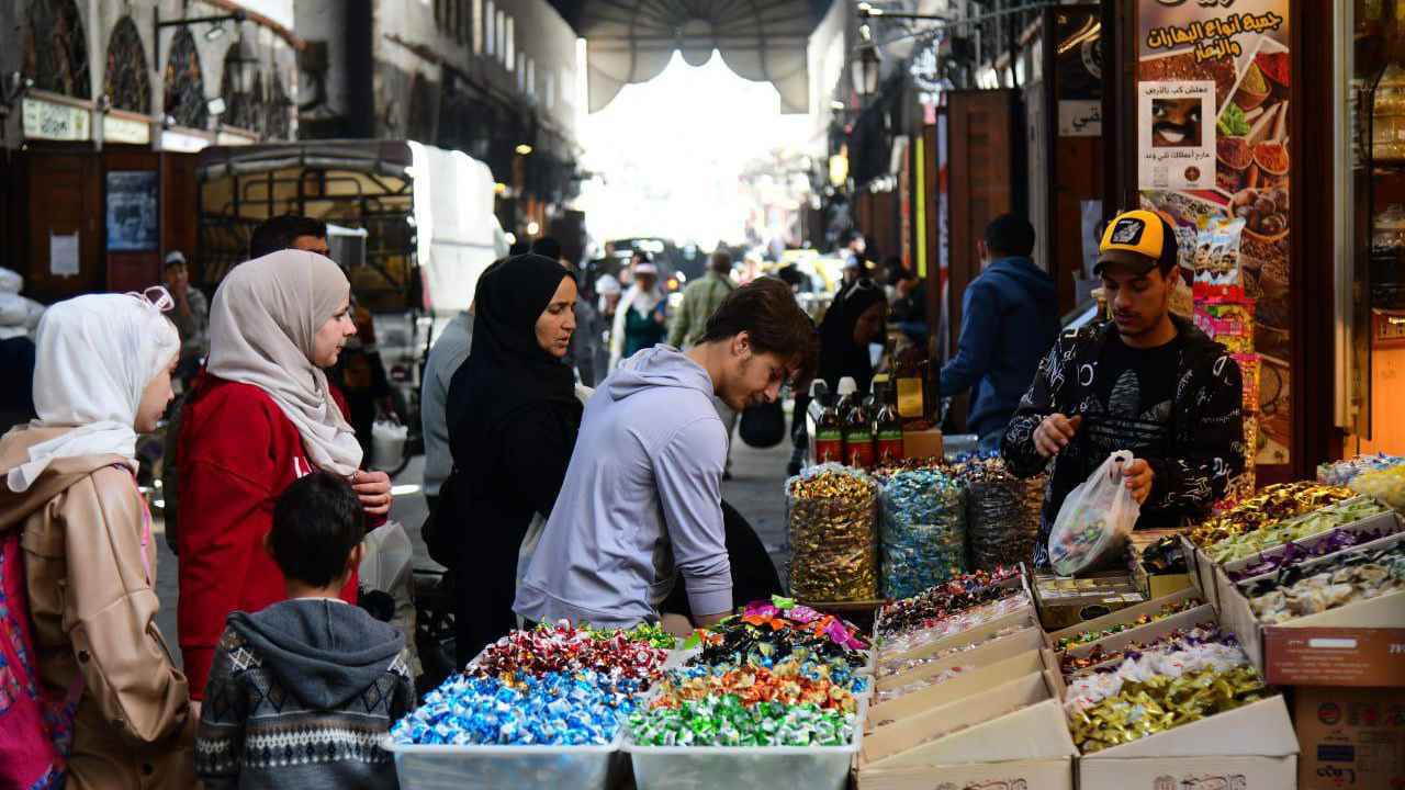 الأمن والاقتصاد أولا.. السوريون يترقبون أداء الحكومة الجديدة