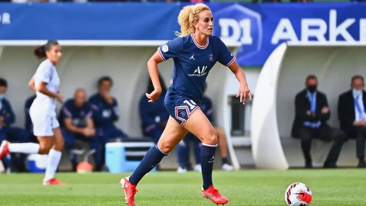 خيرة الحمراوي لاعبة باريس سان جيرمان تتحدث لأول مرة عن حادث الاعتداء عليها