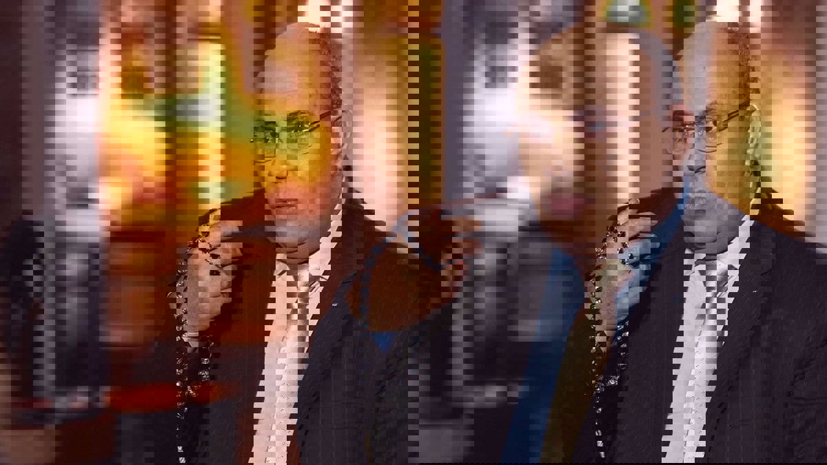 سمير صبري: اعتذار مبروك عطية "مسرحية هزلية"