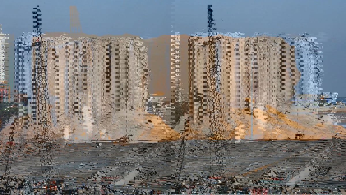 خوفا من "التغطية على الجريمة".. لبنانيون يرفضون هدم صوامع مرفأ بيروت