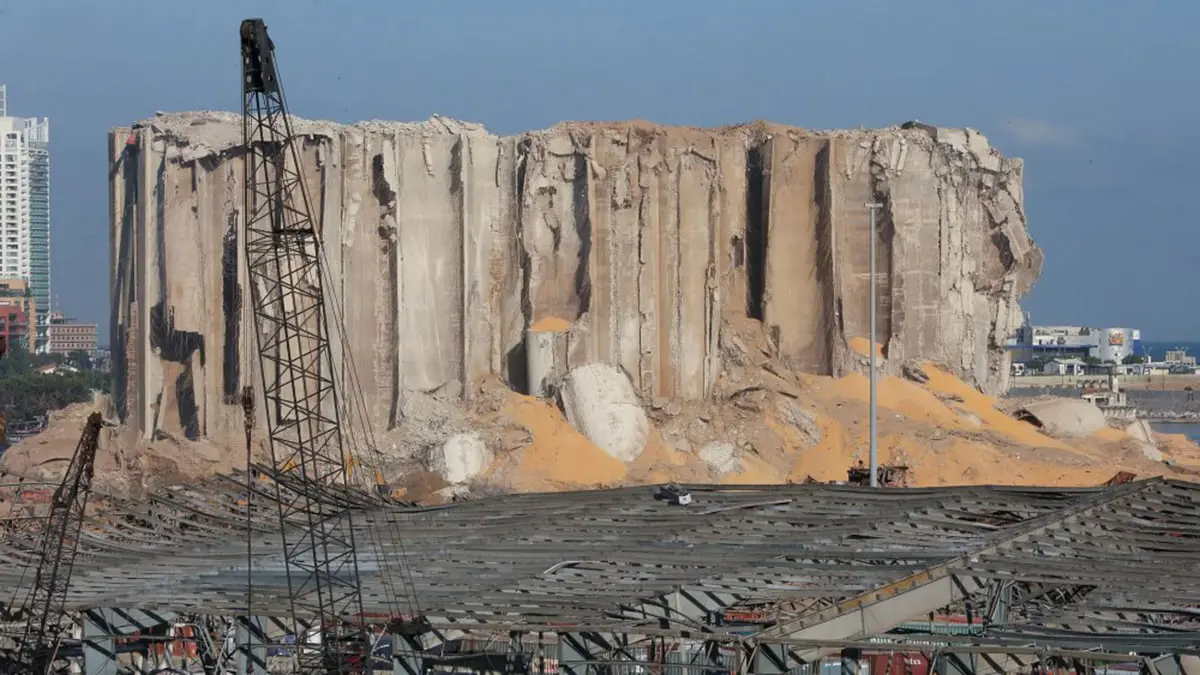 خوفا من "التغطية على الجريمة".. لبنانيون يرفضون هدم صوامع مرفأ بيروت