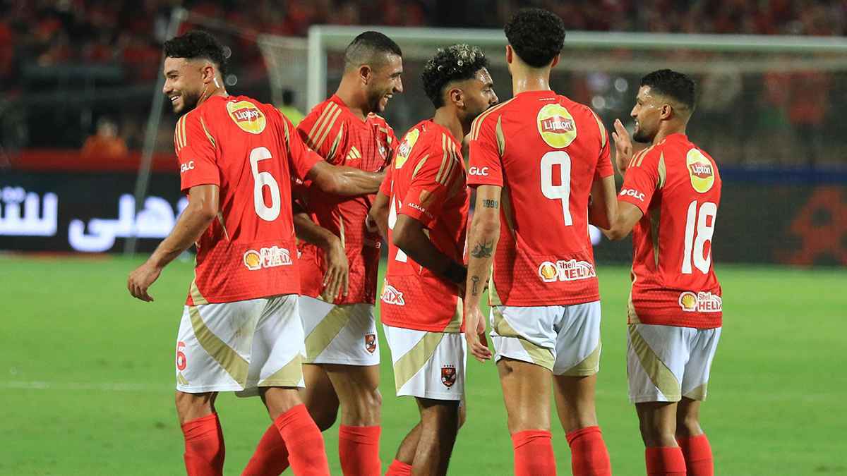 يترقبان "عقد" الشناوي.. نجما الأهلي المصري يضعان الخطيب في مأزق