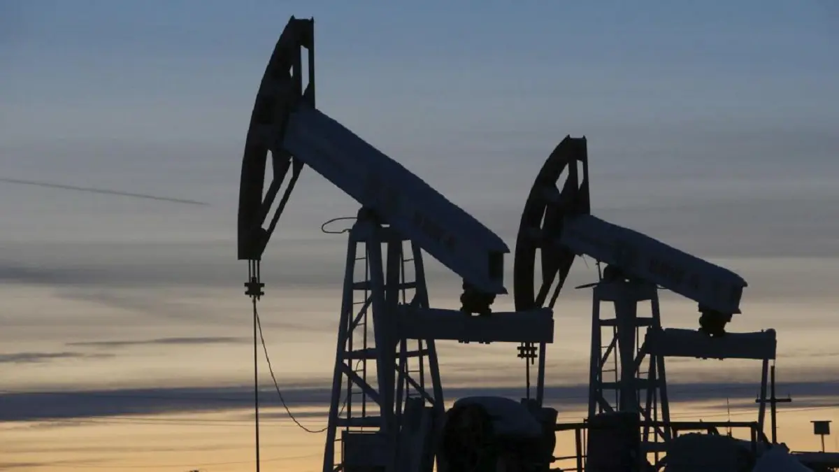 استقرار أسعار النفط وسط قلق من انخفاض الطلب وأمل في حزمة دعم أمريكية