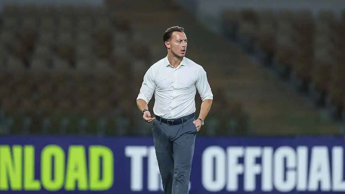 كابوس يايسله.. 4 أخطاء كارثية دمرت الأهلي أمام القادسية