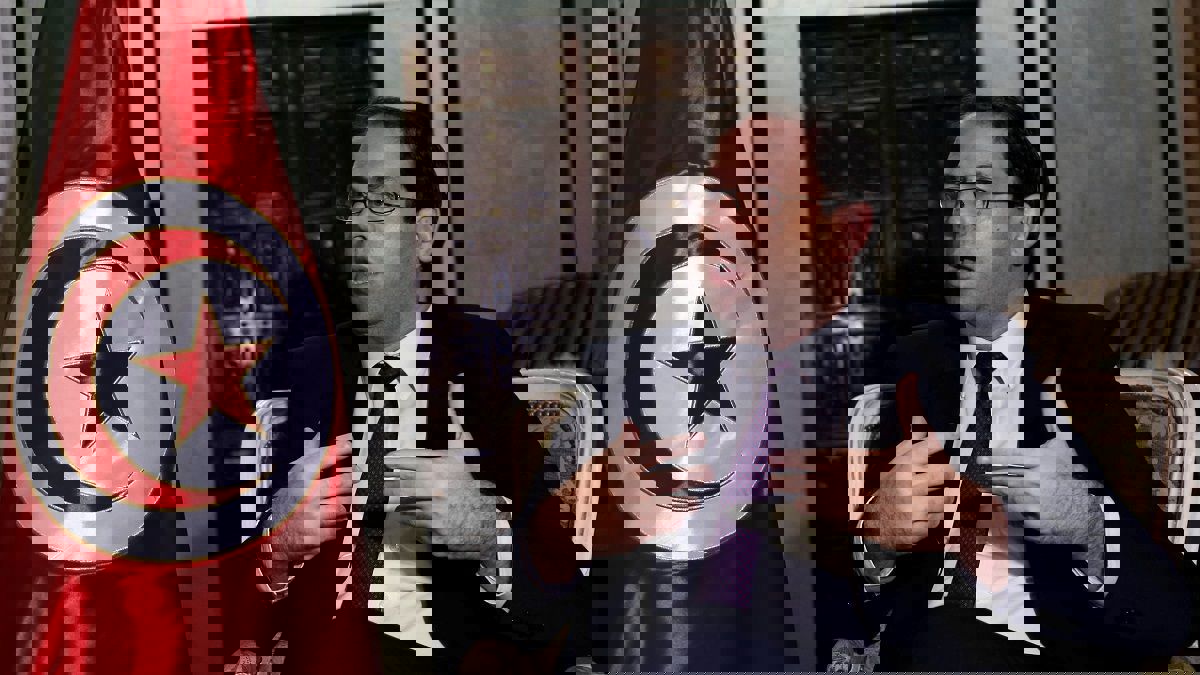 تونس.. محاولة انتحار جماعية أمام مقر حزب يوسف الشاهد  في القصرين (فيديو)‎