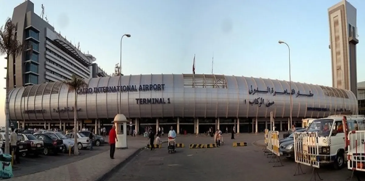 10 خناجر "دبلوماسية" قادمة من اليمن تثير أزمة بمطار القاهرة