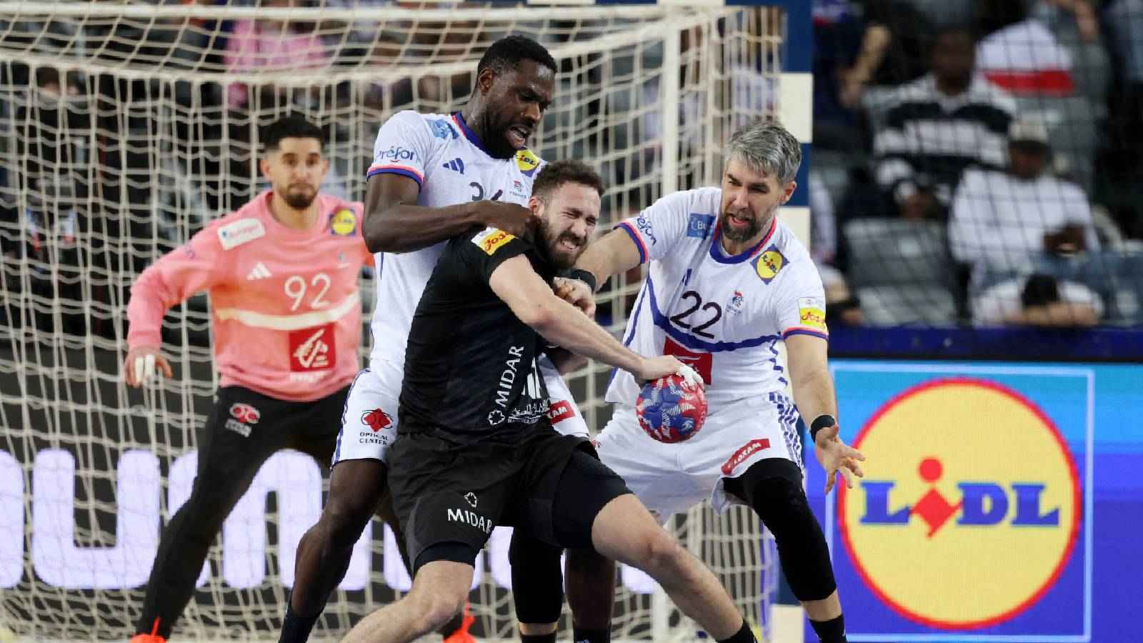 في آخر 3 أجزاء من الثانية.. منتخب مصر يودع مونديال اليد أمام فرنسا (فيديو)