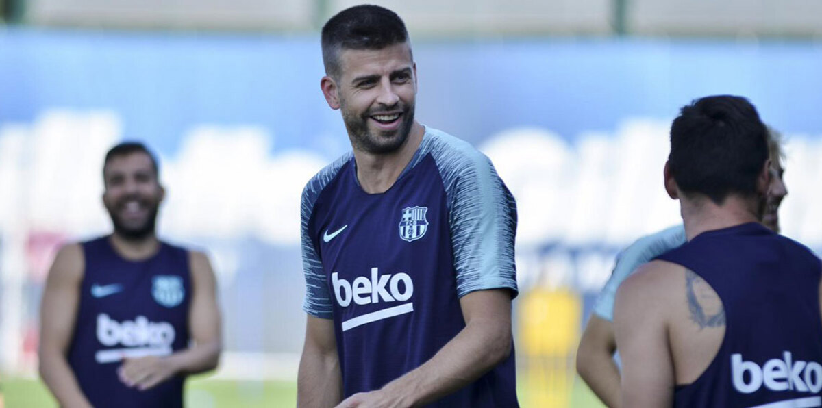 رغم تواصل لويس إنريكي معه.. بيكيه يؤكد اعتزاله اللعب دوليًا مع منتخب إسبانيا