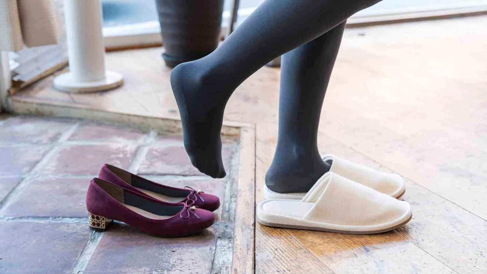 لماذا يجب أن تفكر مرتين قبل الدخول بحذائك إلى منزل؟