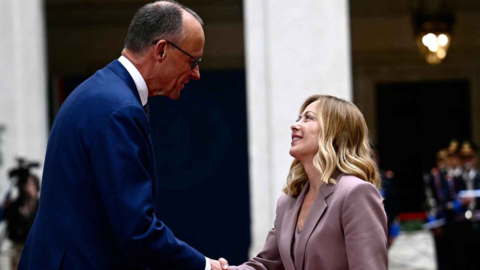 ألمانيا وإيطاليا تستبعدان نشر قوات أوروبية في أوكرانيا