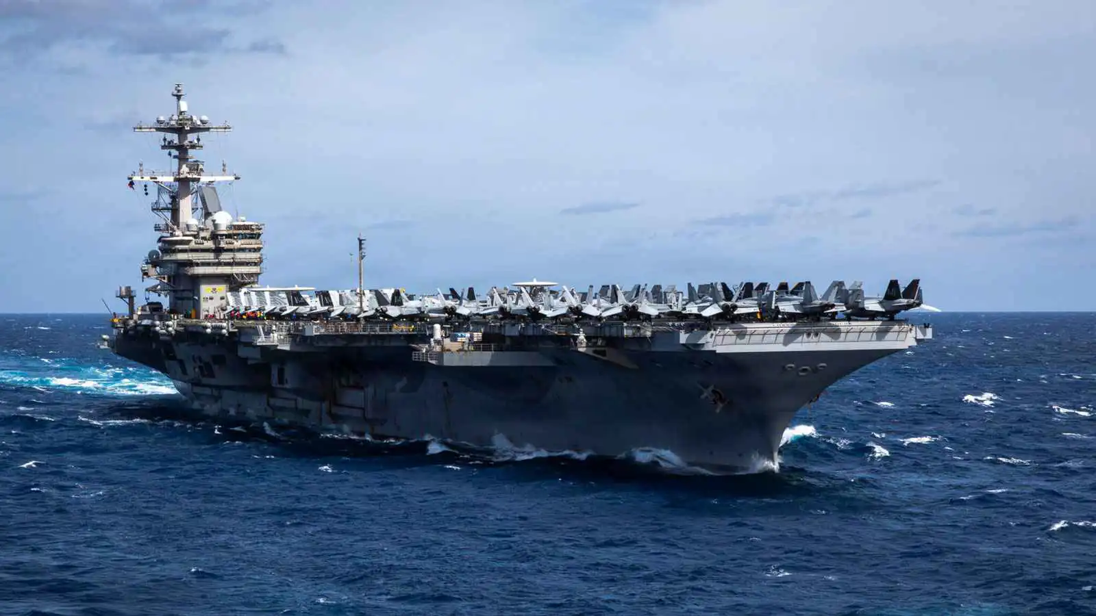 حاملة طائرات أمريكية "تتأهب" قبالة سواحل أفريقيا مع بدء حصار إيران