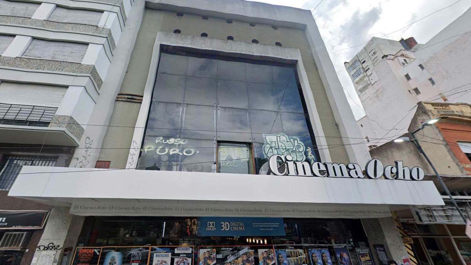 انهيار سقف سينما خلال عرض فيلم رعب (فيديو)