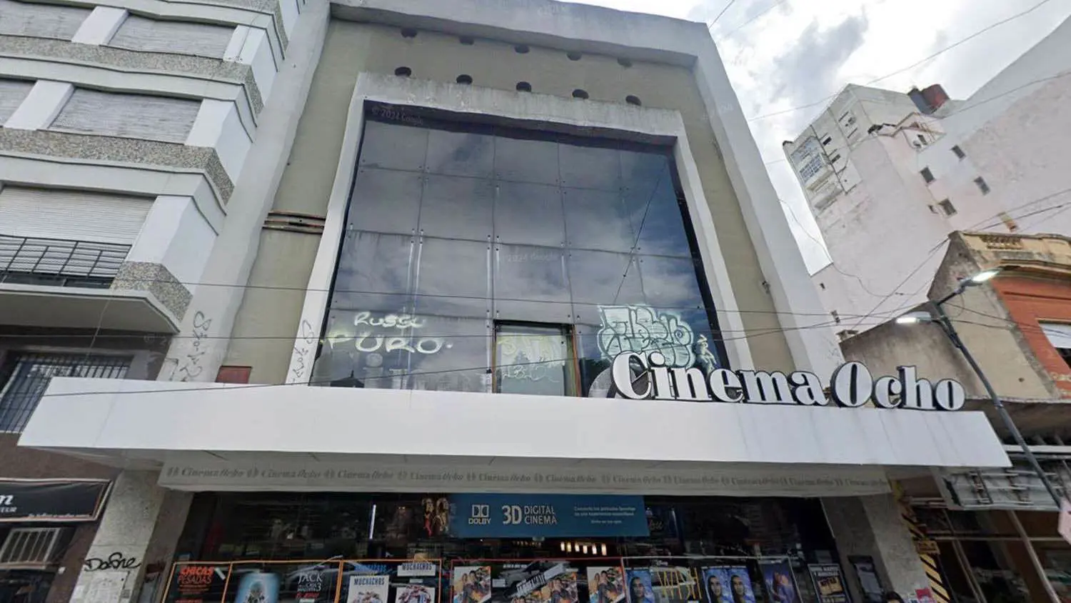 انهيار سقف سينما خلال عرض فيلم رعب (فيديو)