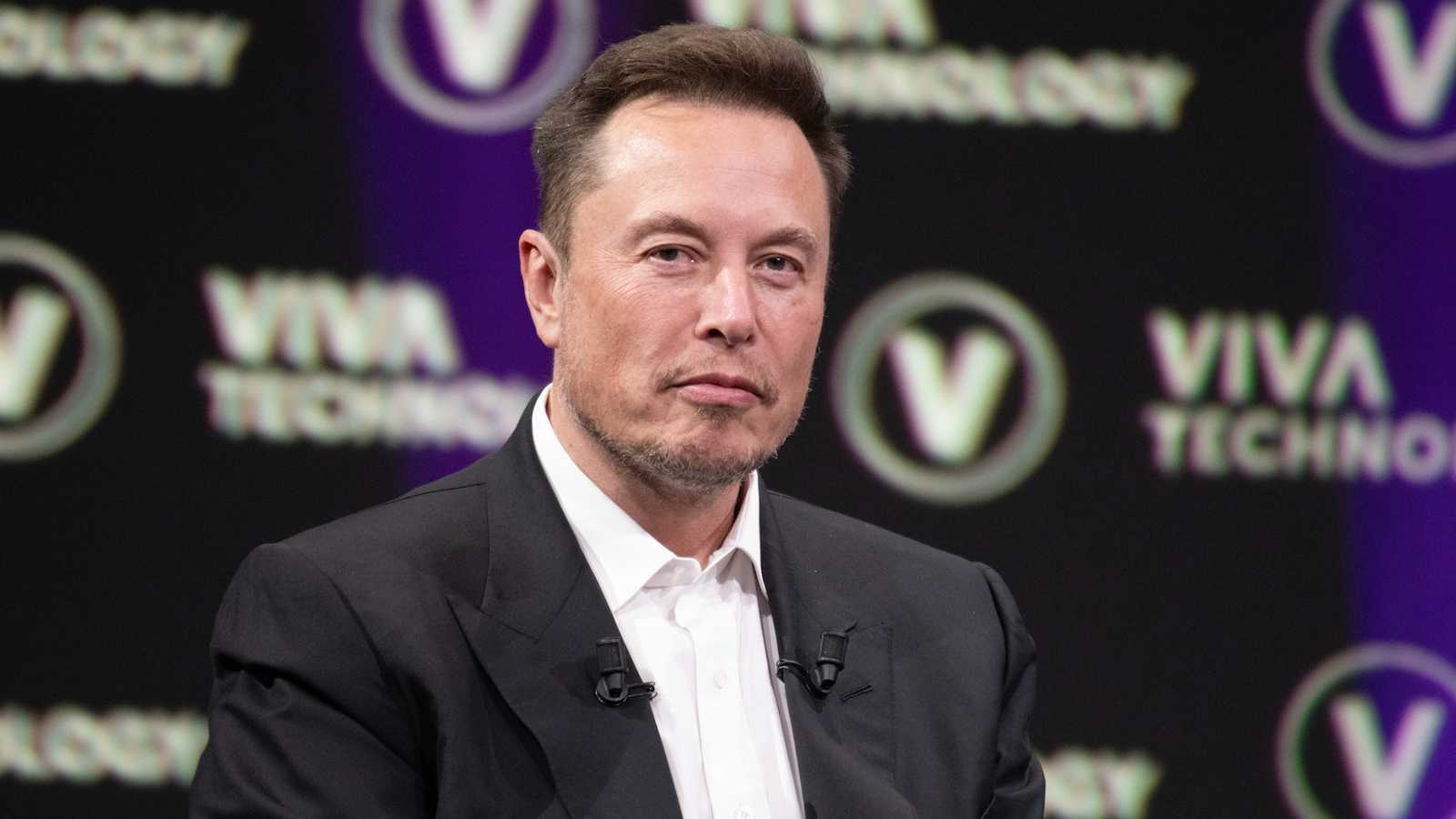 عيون غائرة وبشرة باهتة.. ماذا حصل لإيلون ماسك؟ (فيديو إرم)