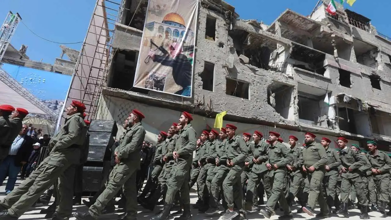 سلموا أسلحتهم للسلطات.. قادة فصائل فلسطينية يغادرون دمشق