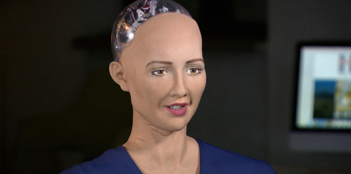 "صوفيا".. أول روبوت يحصل على جواز سفر وجنسية السعودية (فيديوغرافيك)