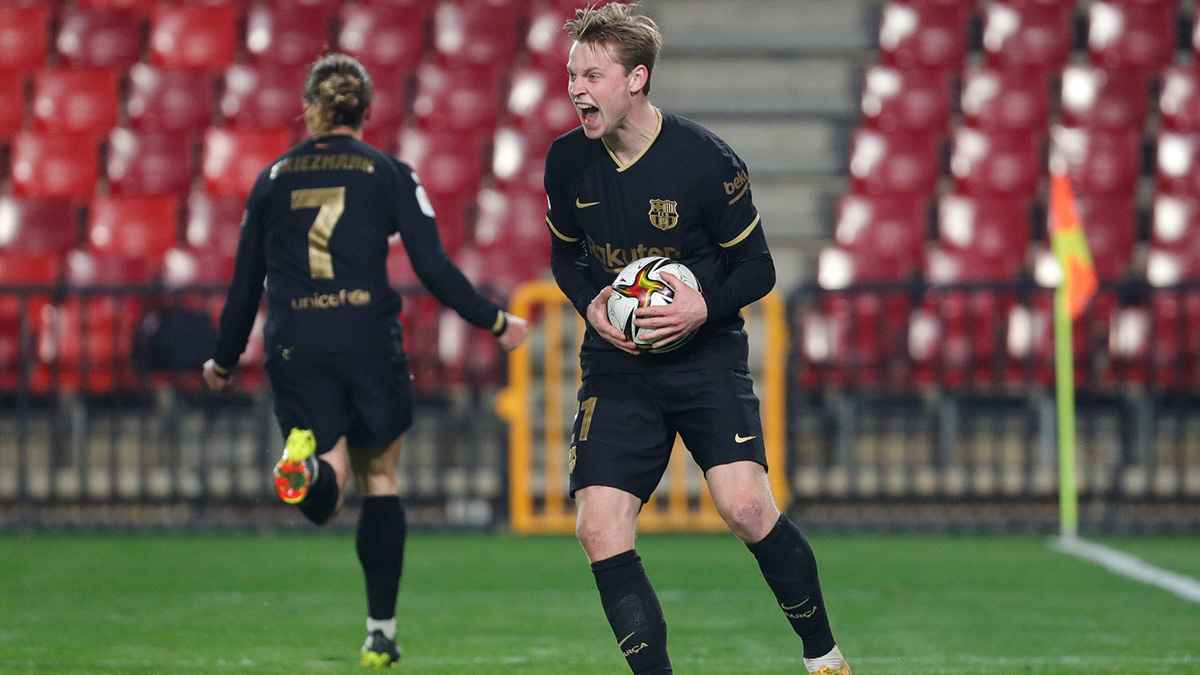 فرينكي دي يونغ يصدم الاتحاد السعودي