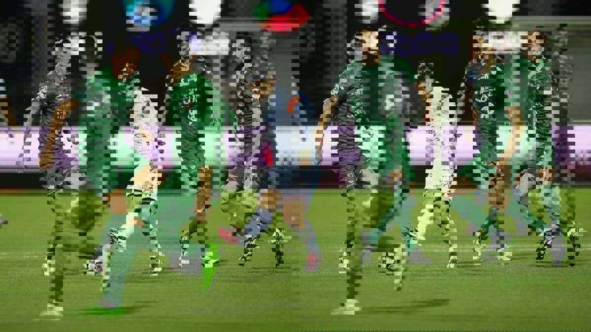 التشكيل والموعد والقنوات الناقلة لمباراة الأهلي ضد الشباب في الدوري السعودي