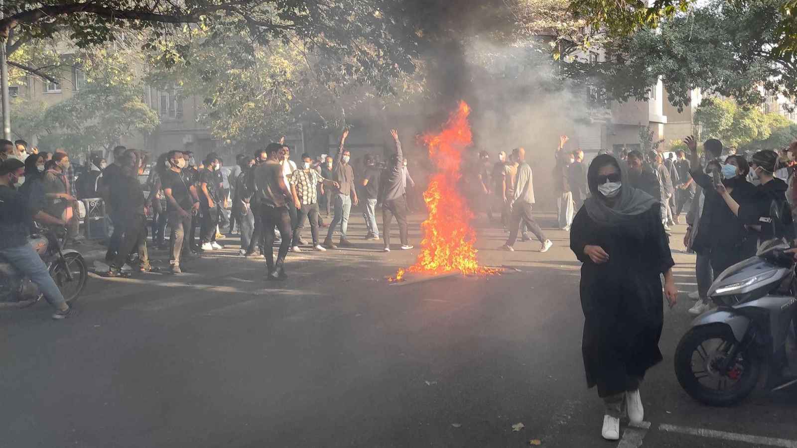 "مشاهد صادمة في طهران".. إسرائيل تستخدم "سلاح الفوضى" لتفكيك الداخل الإيراني