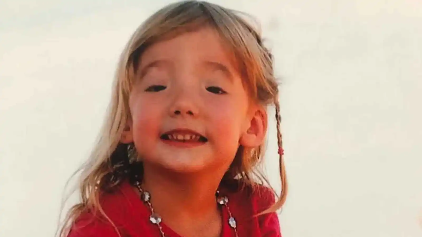 ولدت دون القدرة على الرمش.. شابة تحقق ملايين المشاهدات على تيك توك