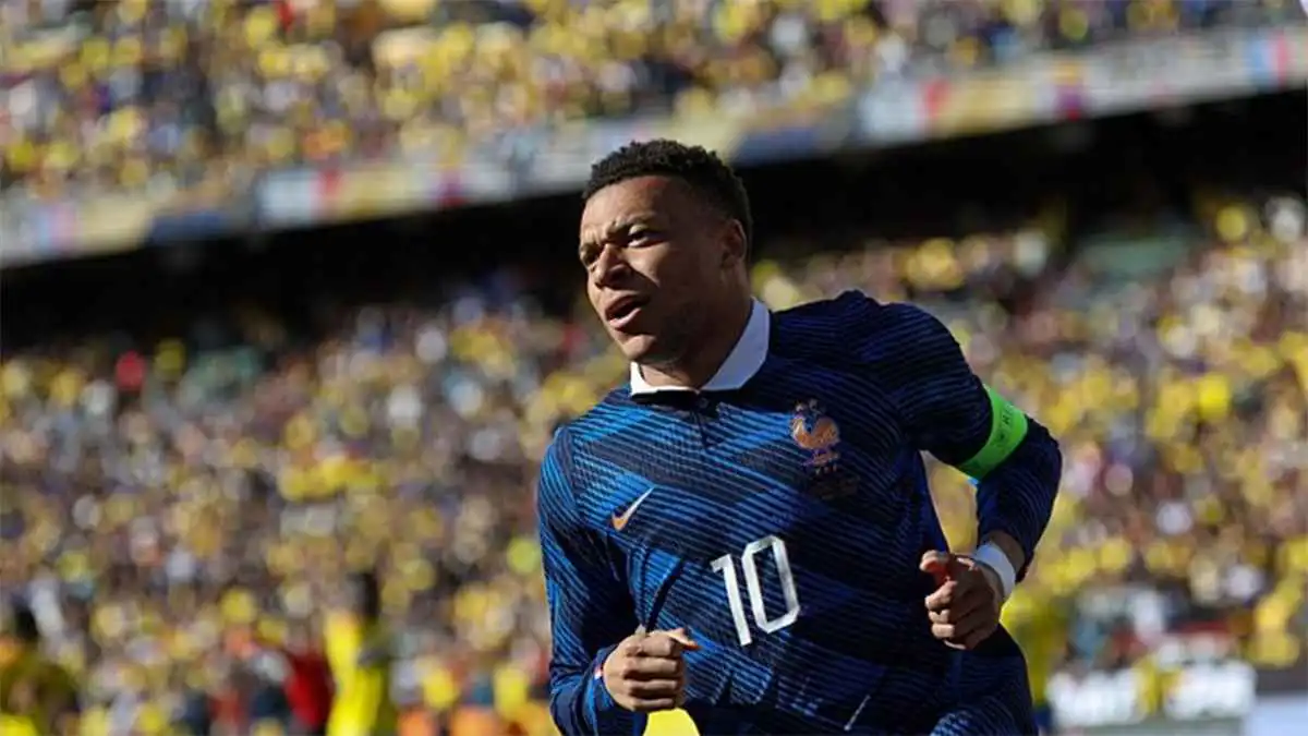 مبابي يحرج كانتي (فيديو)