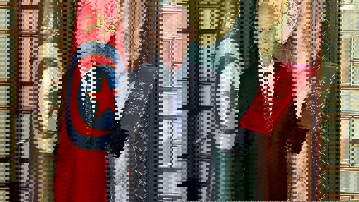 ما حقيقة الخطأ الوارد في الدستور التونسي الجديد؟