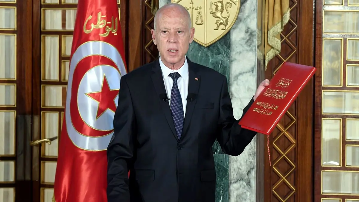 ما حقيقة الخطأ الوارد في الدستور التونسي الجديد؟