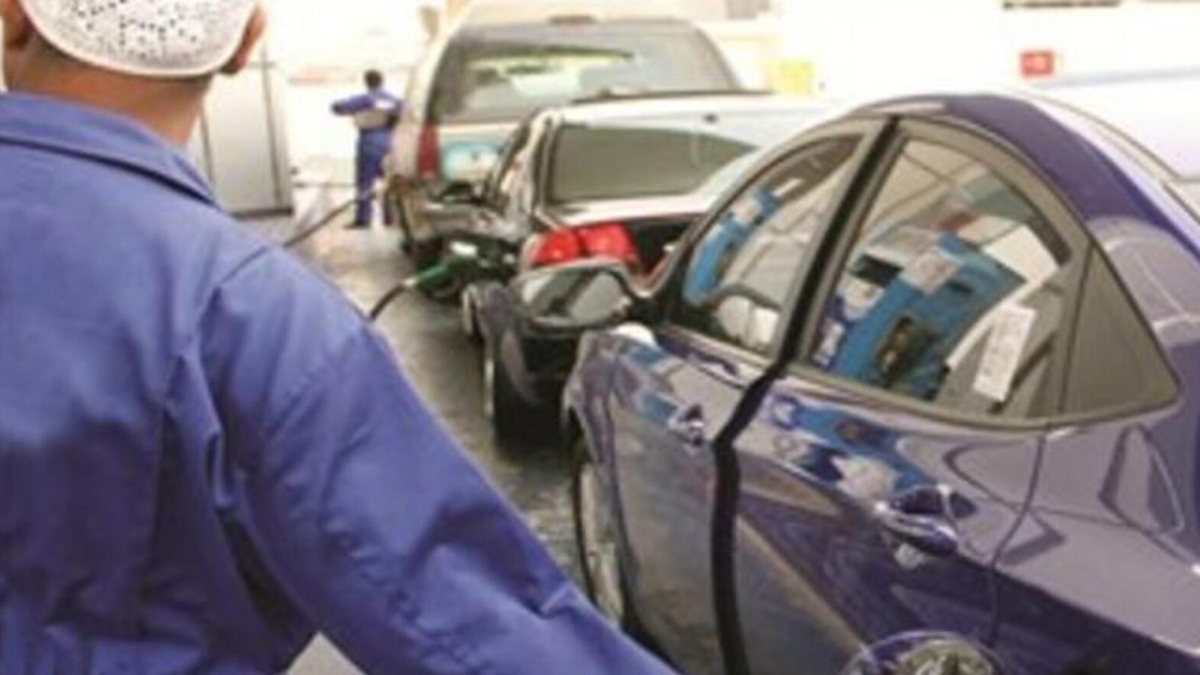 اعتداء على عامل بمحطة وقود من قبل أحد المتطوعين في الكويت (فيديو)‎