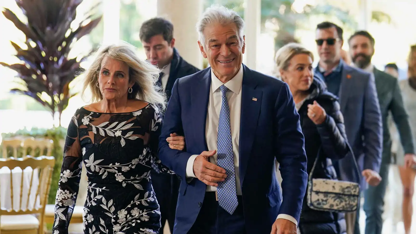 محمد أوز برفقة زوجته