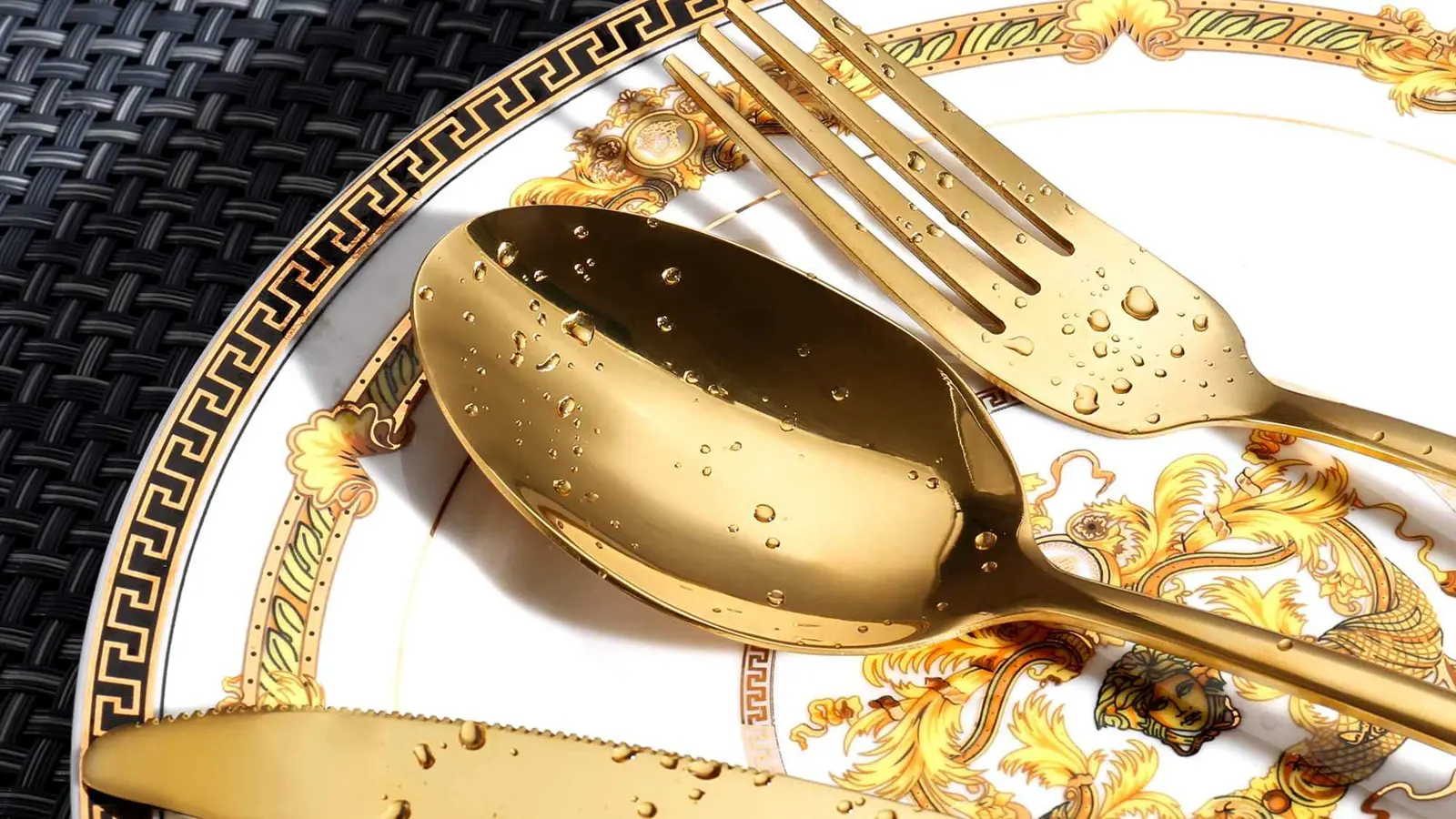 وجبة بسعر "خيالي" تغلق مطعماً في العراق (صور)