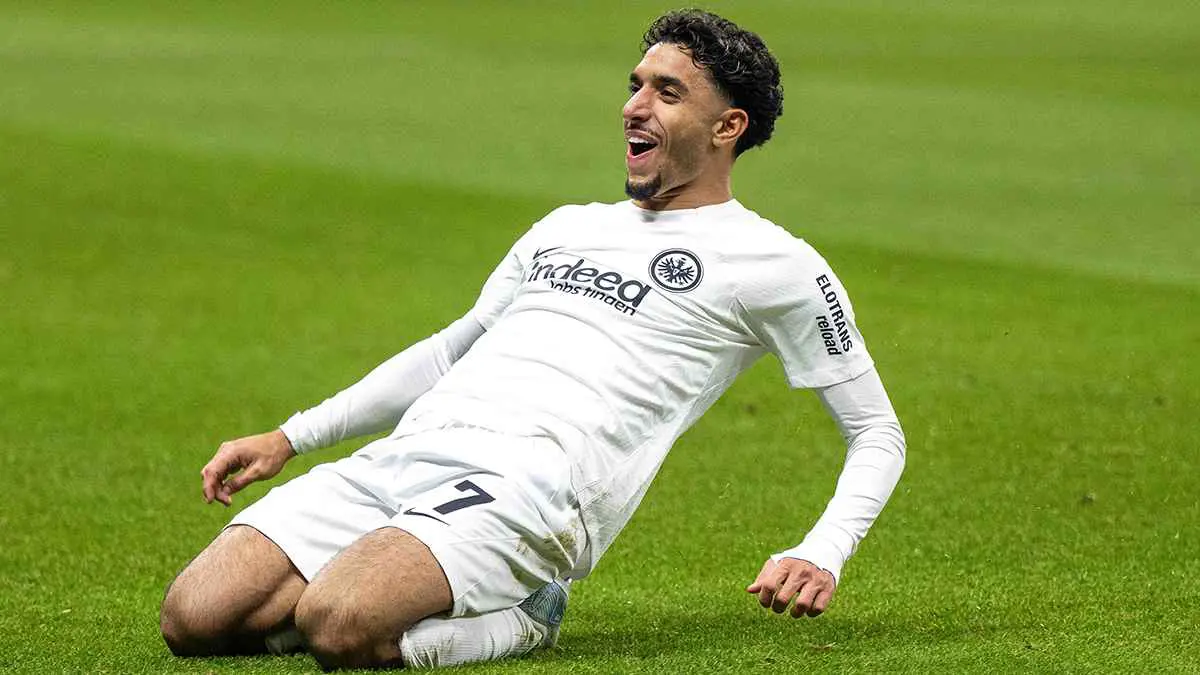 كم الفرق بين مطالب فرانكفورت وعرض مانشستر سيتي لــ عمر مرموش؟