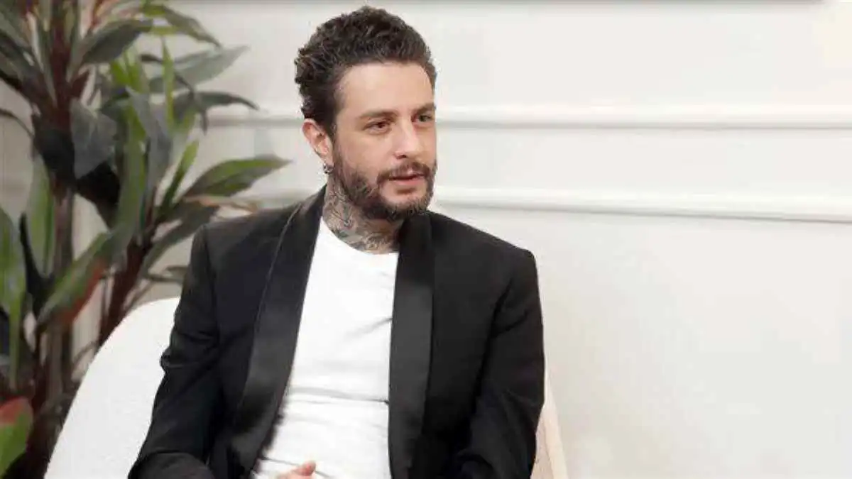 رغم وفاة سمية الألفي.. أحمد الفيشاوي يرقص مع رابر شهير (فيديو)