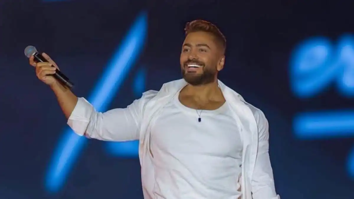 بعد تصريح أحمد سعد.. مصادر مُقربة من تامر حسني تكشف تفاصيل وضعه الصحي