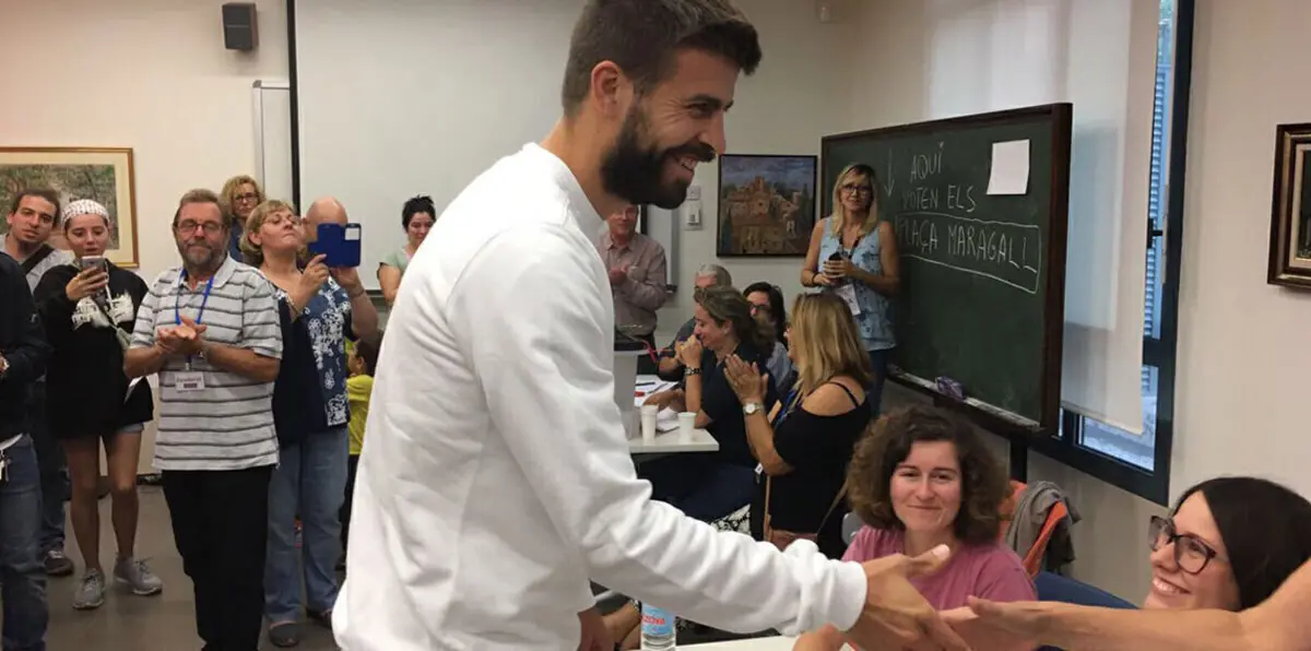 بيكيه يصوت على استقلال إقليم كتالونيا.. ويعلق: معًا لا يمكن وقفنا