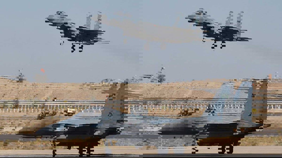 اليمن.. التحالف يبدأ ضربات جوية تستهدف عملية نقل أسلحة