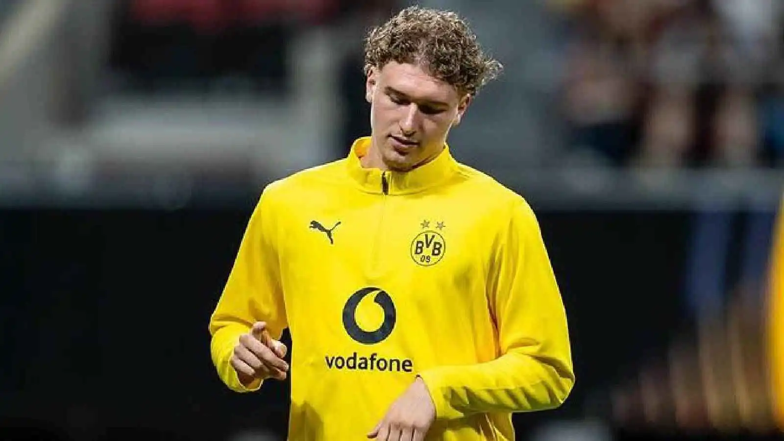 بعد بنسبعيني.. نجم جزائري جديد يقترب من بروسيا دورتموند